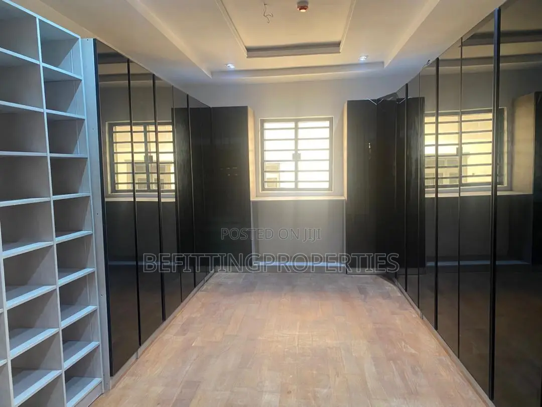 7bdrm Mansion in Ikeja GRA for sale in Ikeja GRA
