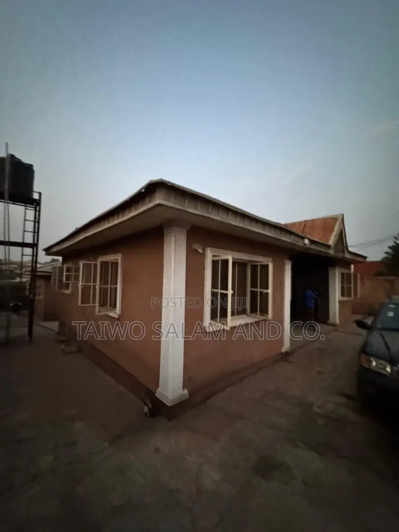2bdrm Block of Flats in Omolayo Estate, Akala Express for sale in Akala Express