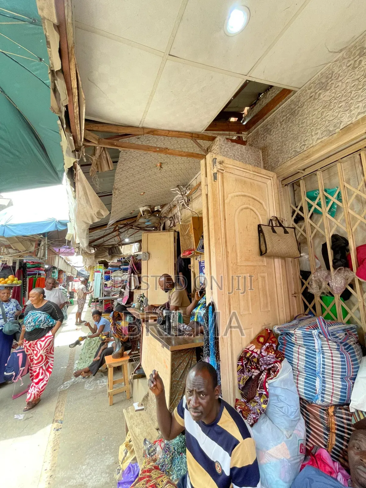 9sqm Shop in Wuse Market for Sale! in Zone 5 / Wuse