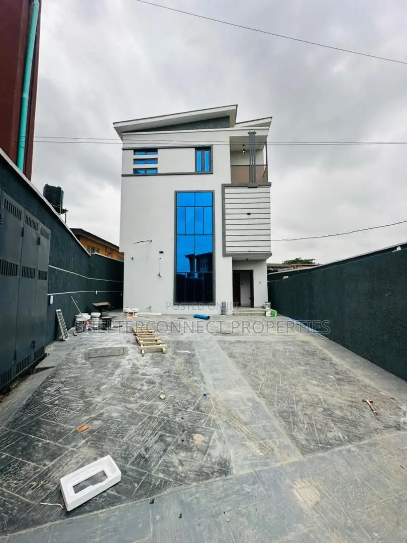 4bdrm Duplex in Gbagada for sale in Gbagada
