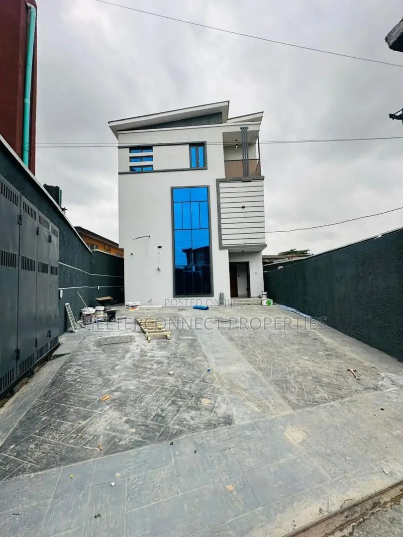 4bdrm Duplex in Gbagada for sale in Gbagada