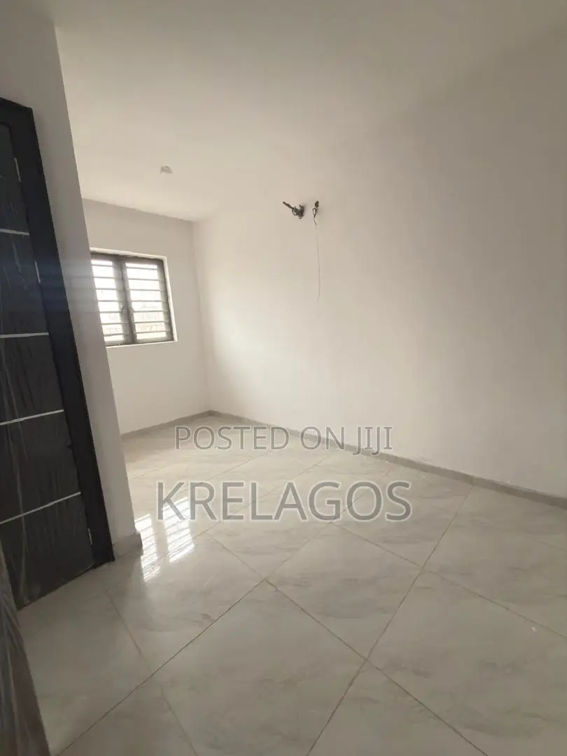 4bdrm Duplex in Ologolo for sale in Ologolo