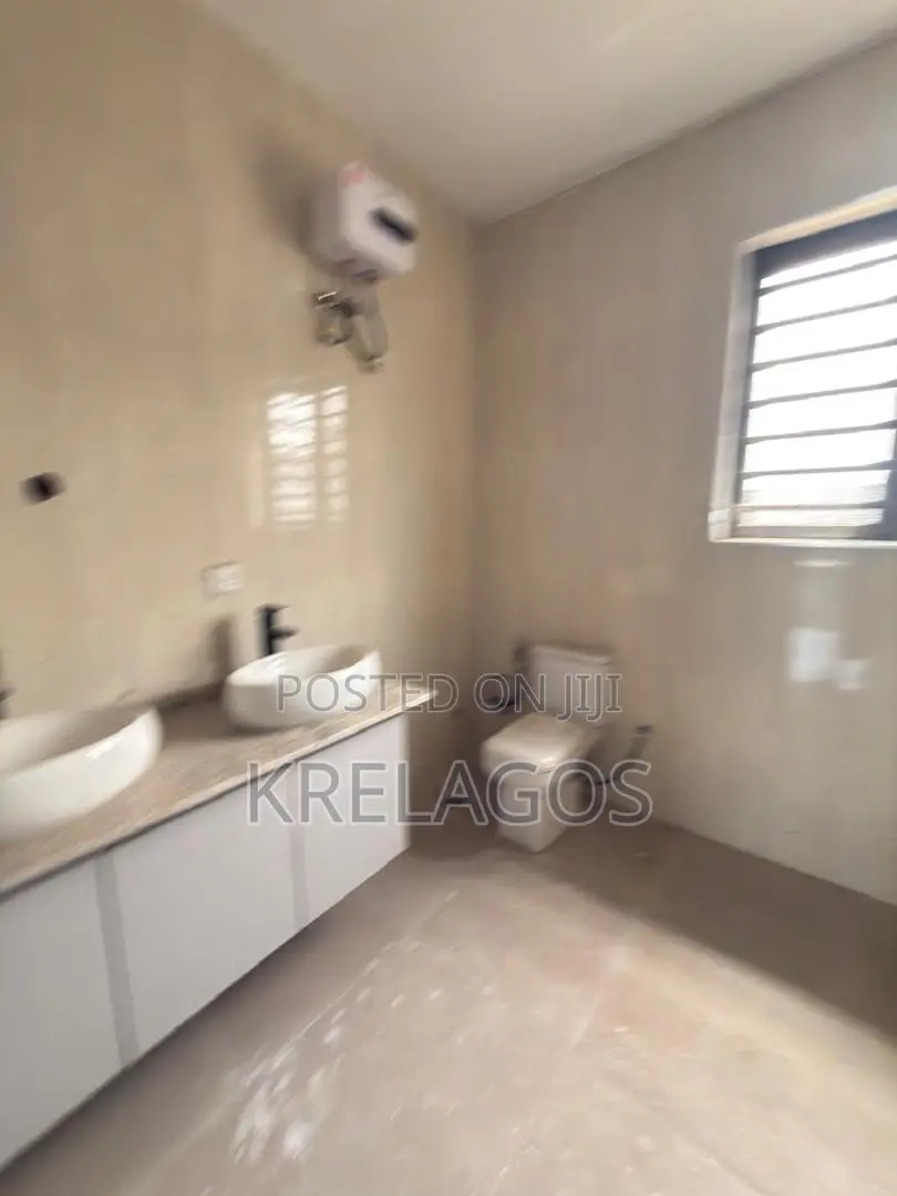 4bdrm Duplex in Ologolo for sale in Ologolo