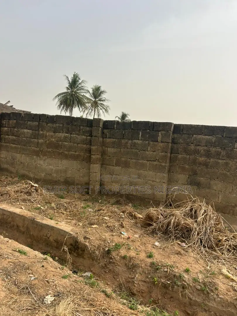 Prime 700sqm Sharp Corner Plot for Sale in Oluyole Estate