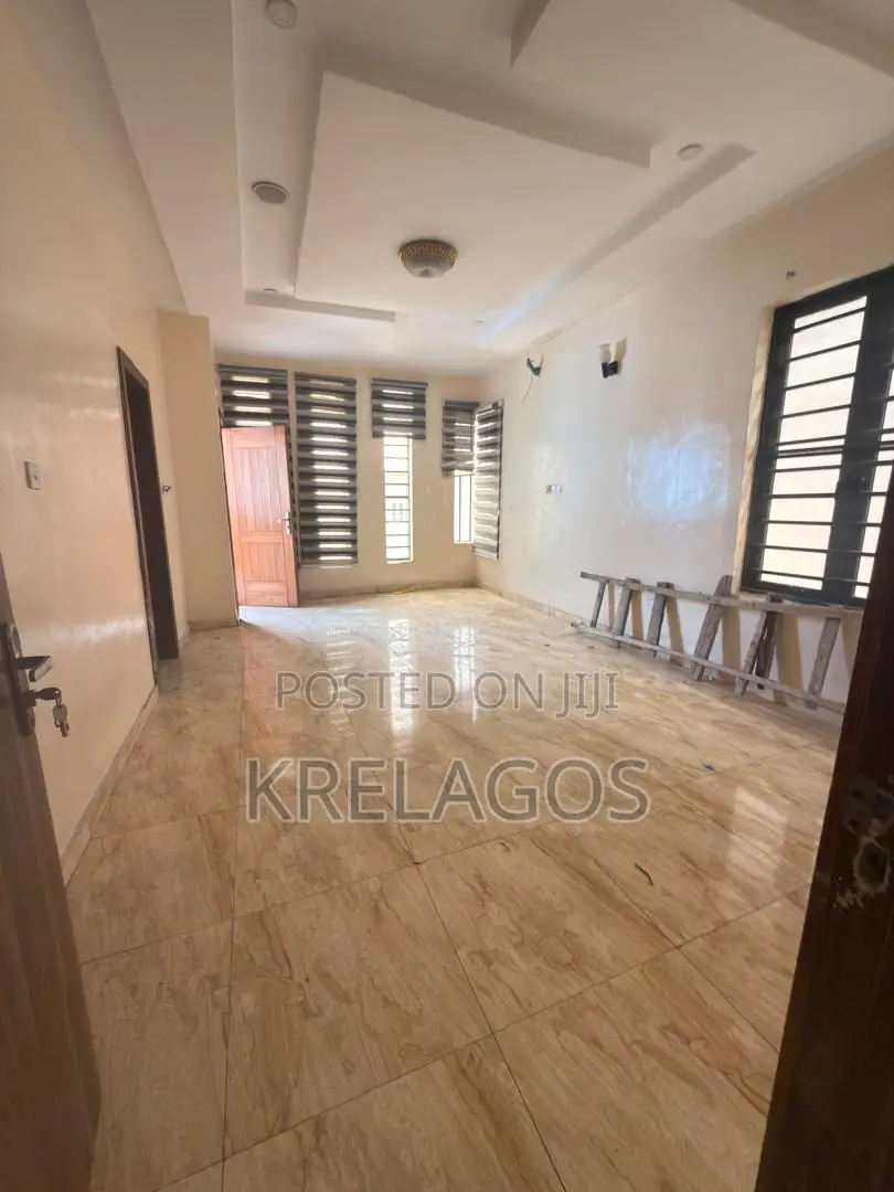 4bdrm Duplex in Chevron Toll Gate for rent in Chevron