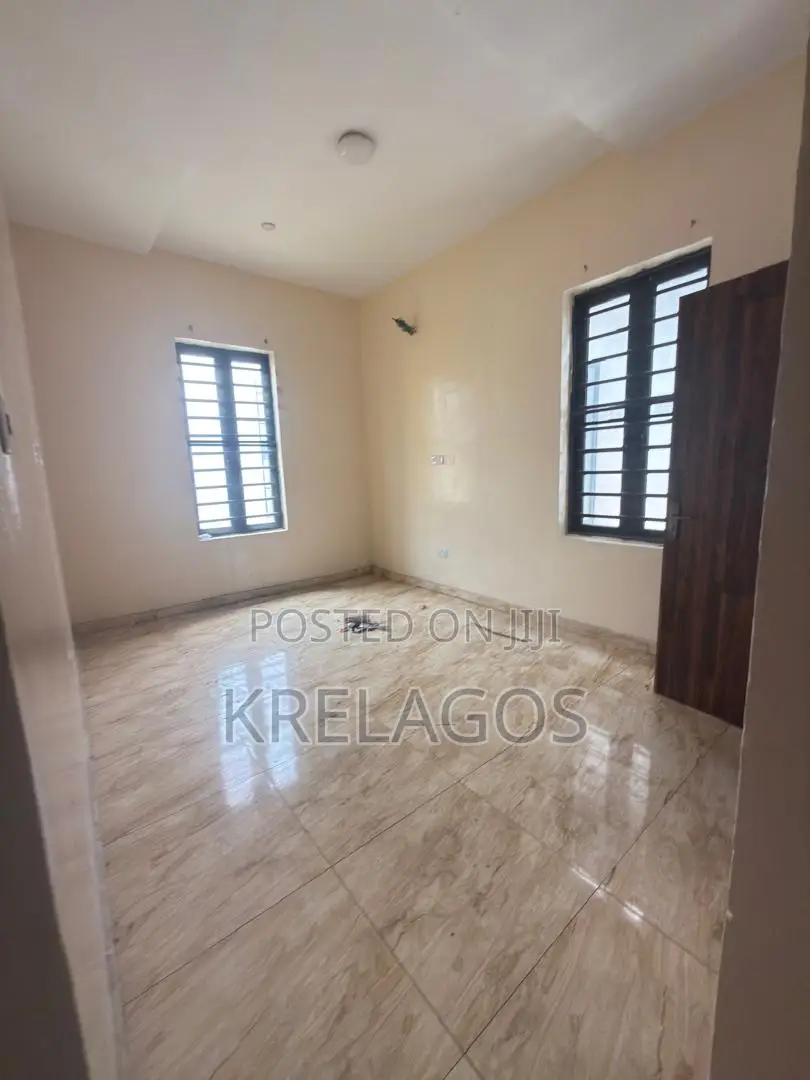 4bdrm Duplex in Chevron Toll Gate for rent in Chevron