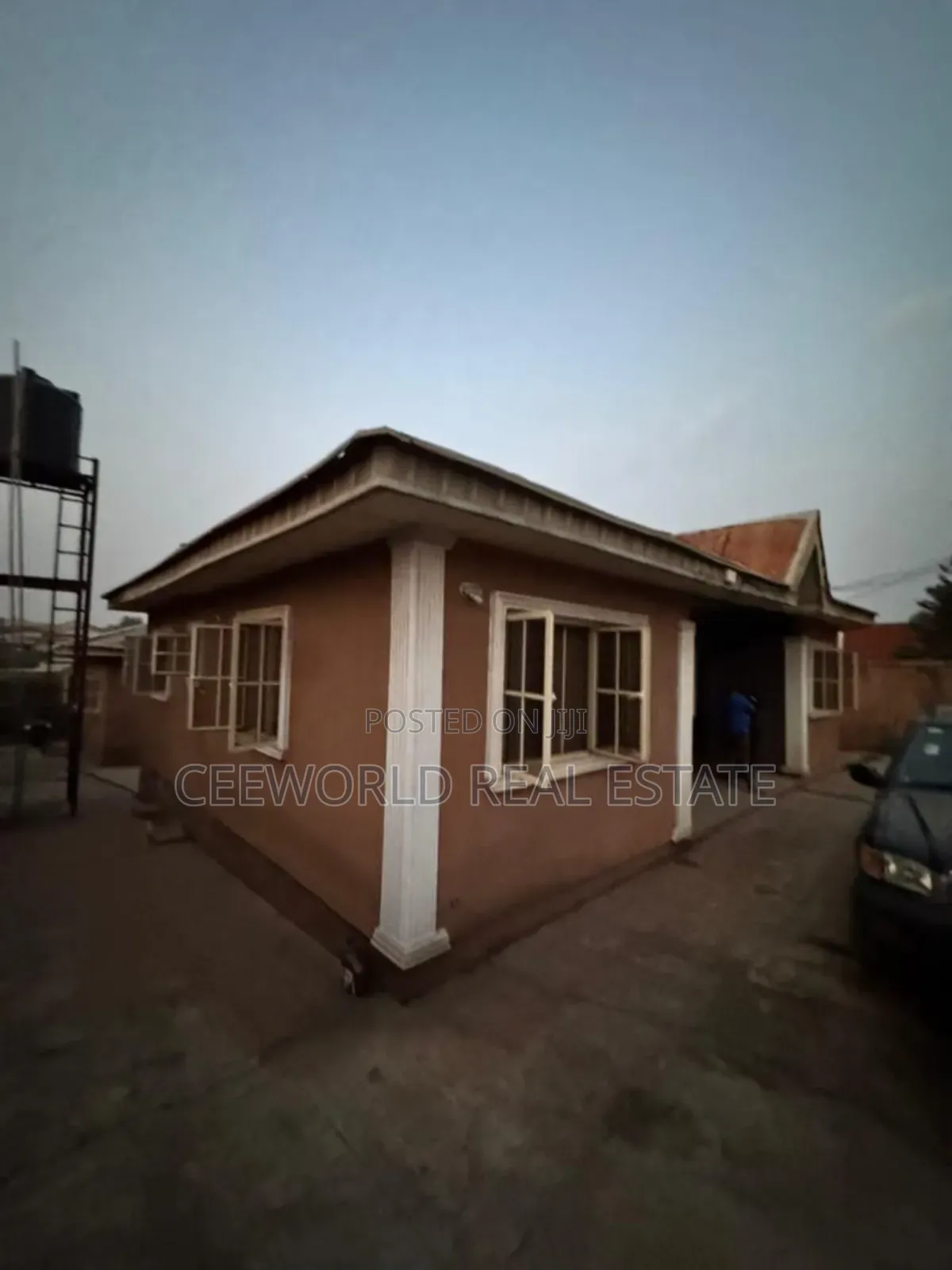 3bdrm Block of Flats in Omolayo Akobo Ibadan for sale in Akobo