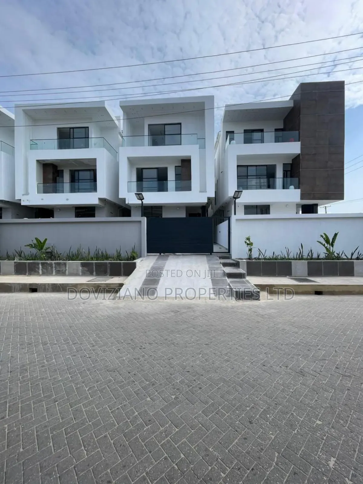 5bdrm Duplex in Ikate for sale in Ikate