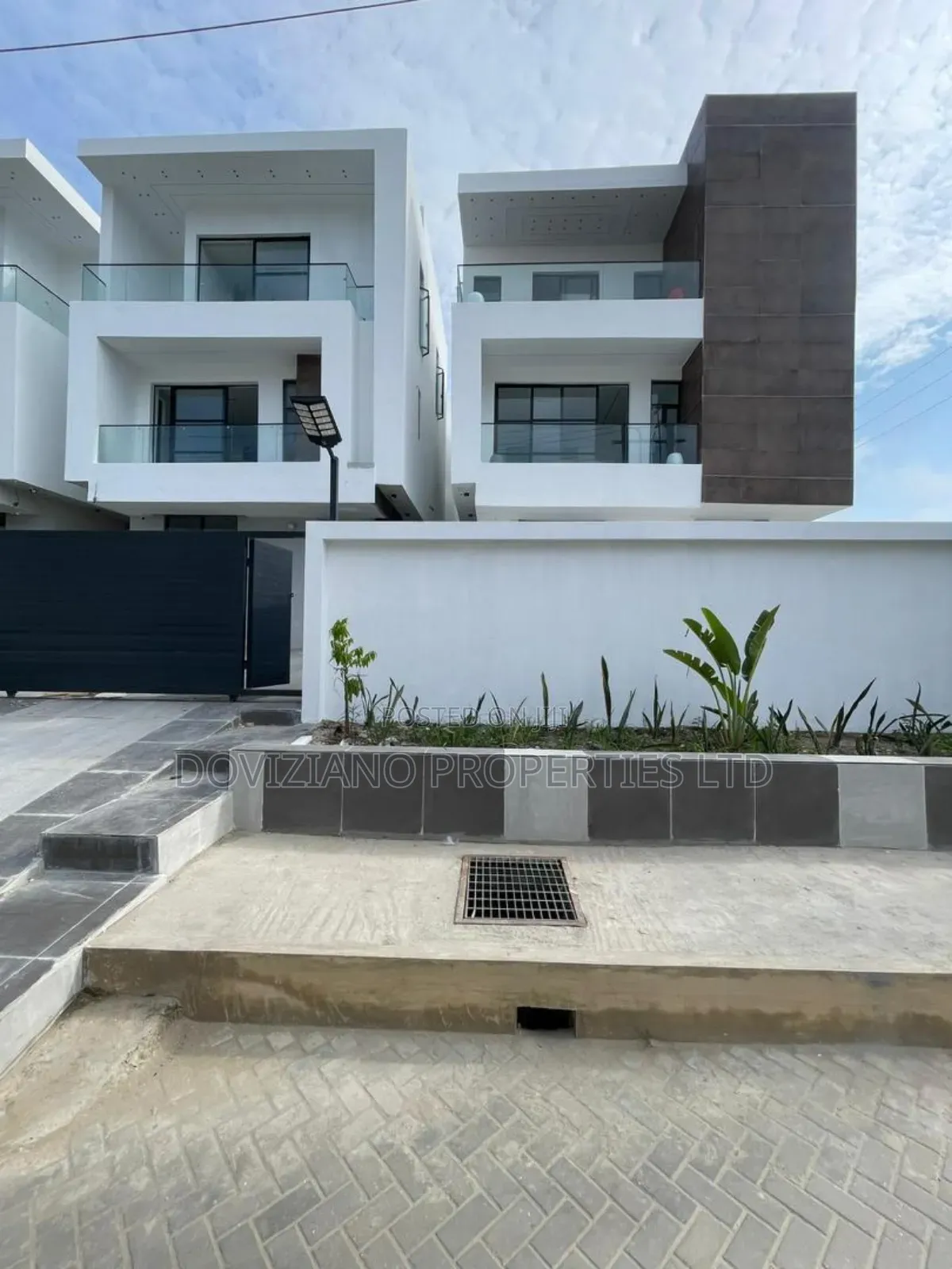 5bdrm Duplex in Ikate for sale in Ikate