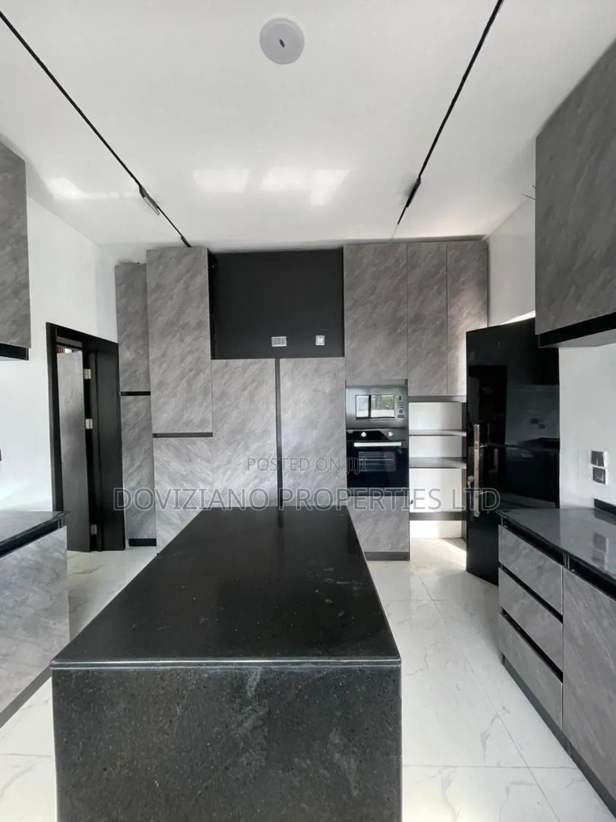 5bdrm Duplex in Ikate for sale in Ikate
