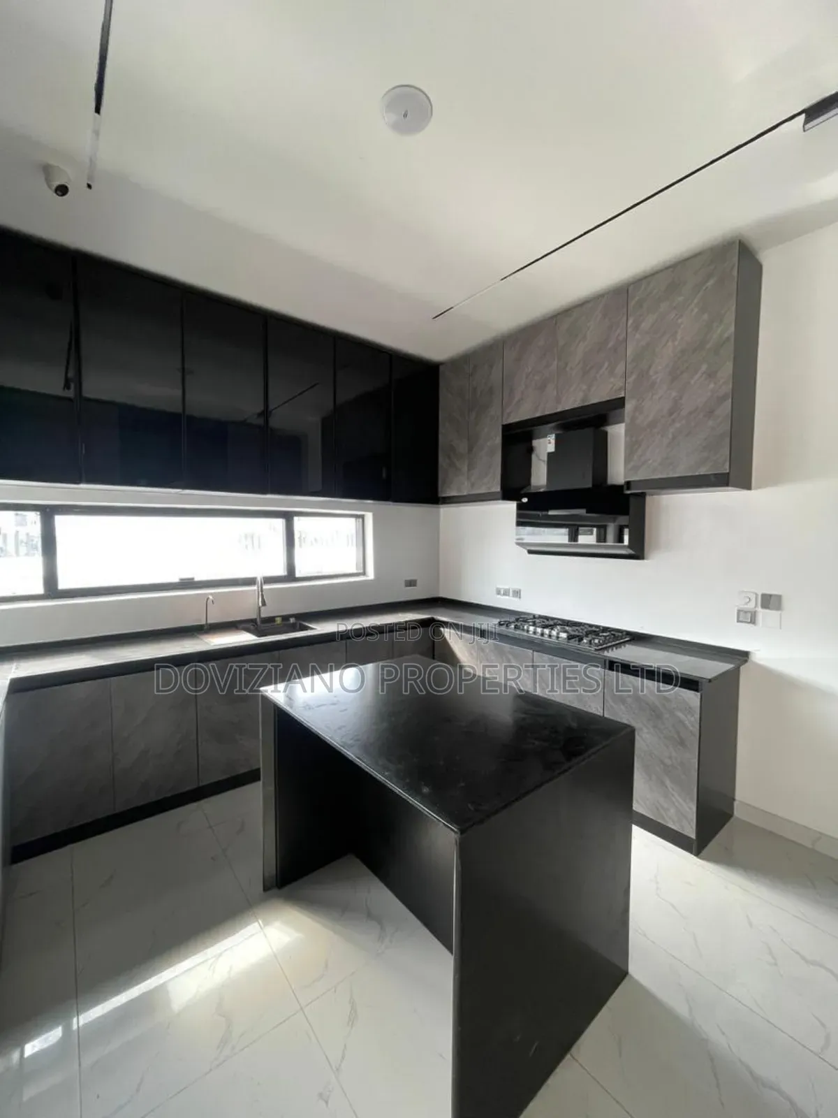 5bdrm Duplex in Ikate for sale in Ikate