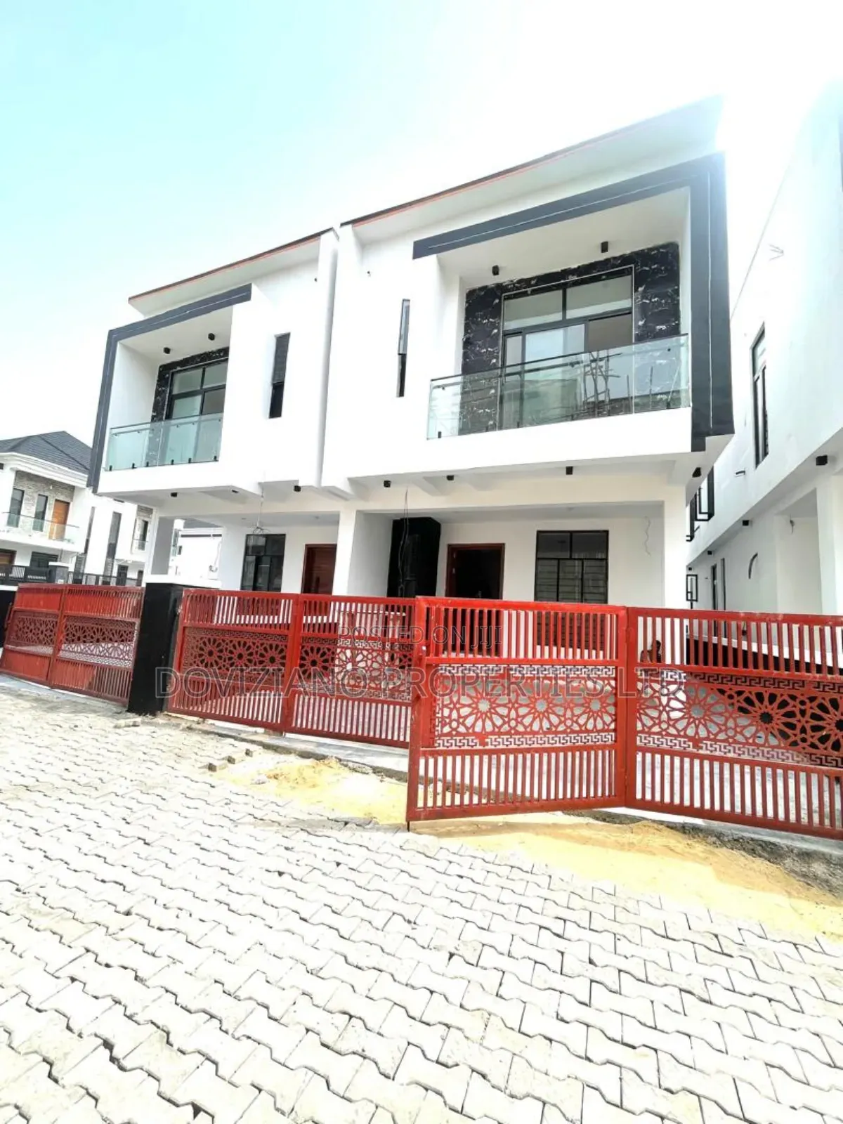 4bdrm Duplex in Ikota for sale in Ikota