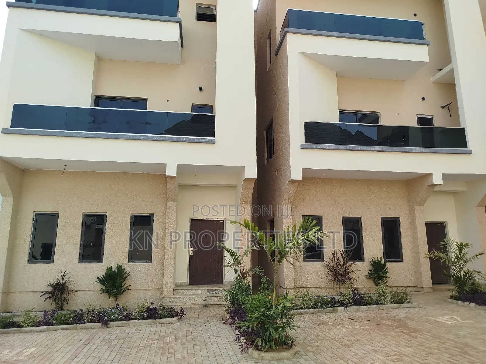 4bdrm Duplex in Durumi for sale in Durumi
