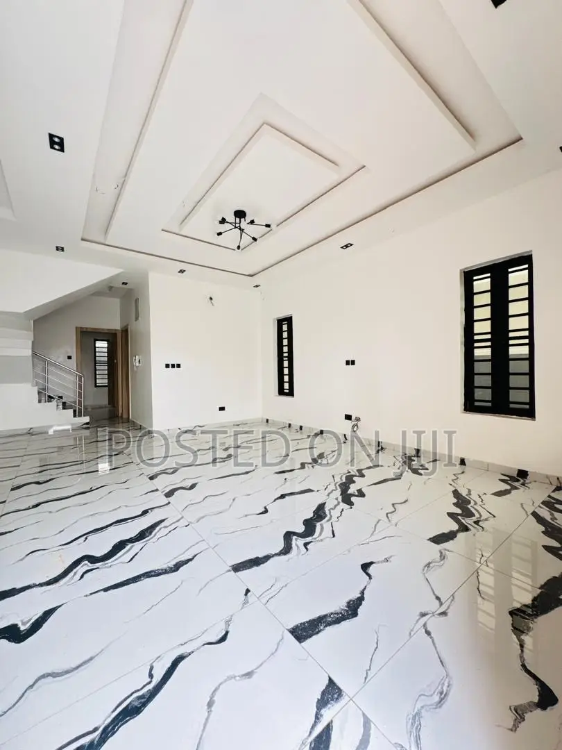 4bdrm Duplex in Dpkay Estate, Lekki Phase 2 for sale in Lekki Phase 2