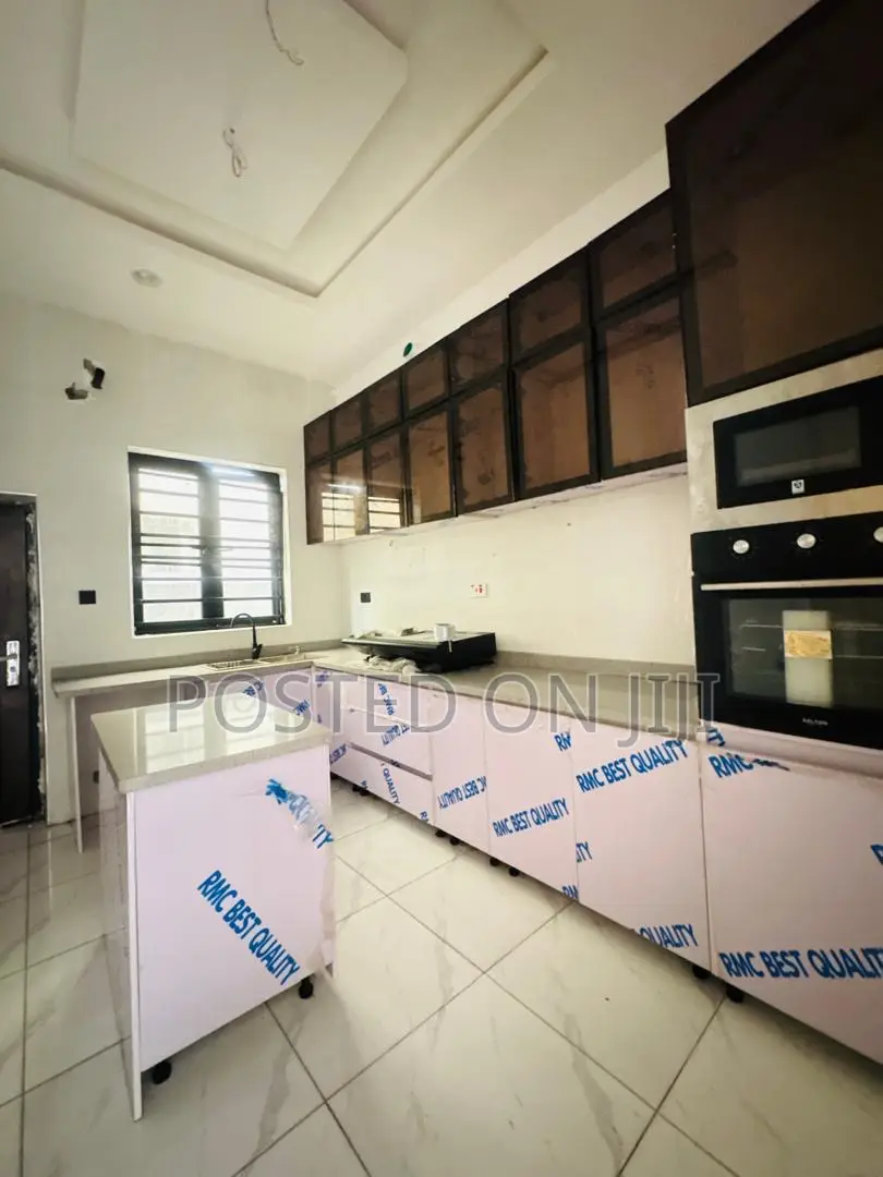 4bdrm Duplex in Dpkay Estate, Lekki Phase 2 for sale in Lekki Phase 2
