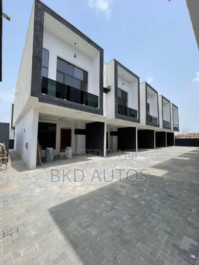 4bdrm Duplex in Ikota for sale in Ikota
