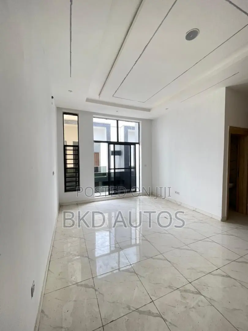 4bdrm Duplex in Ikota for sale in Ikota
