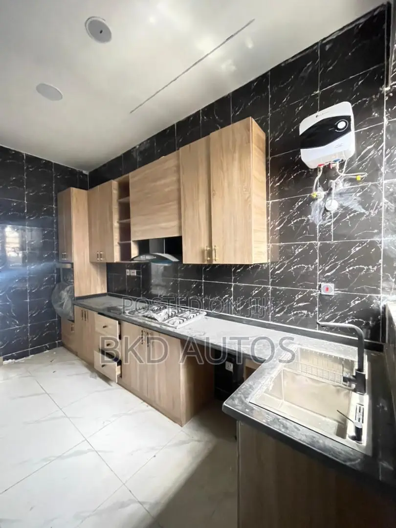 4bdrm Duplex in Ikota for sale in Ikota