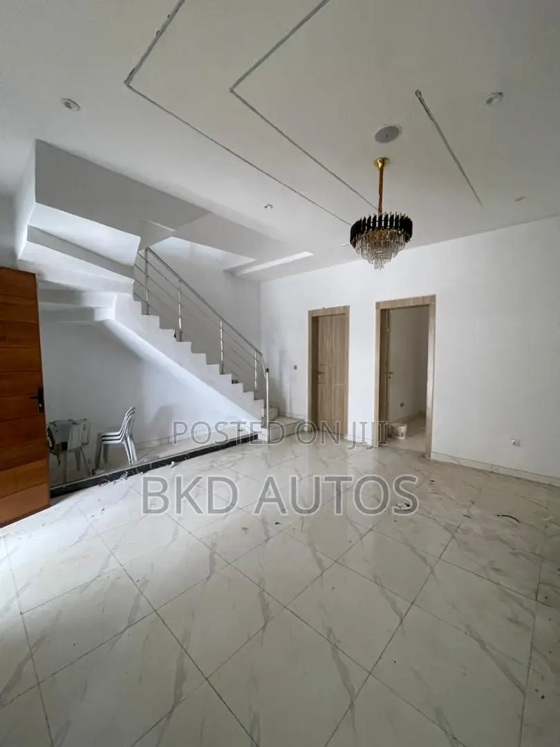 4bdrm Duplex in Ikota for sale in Ikota