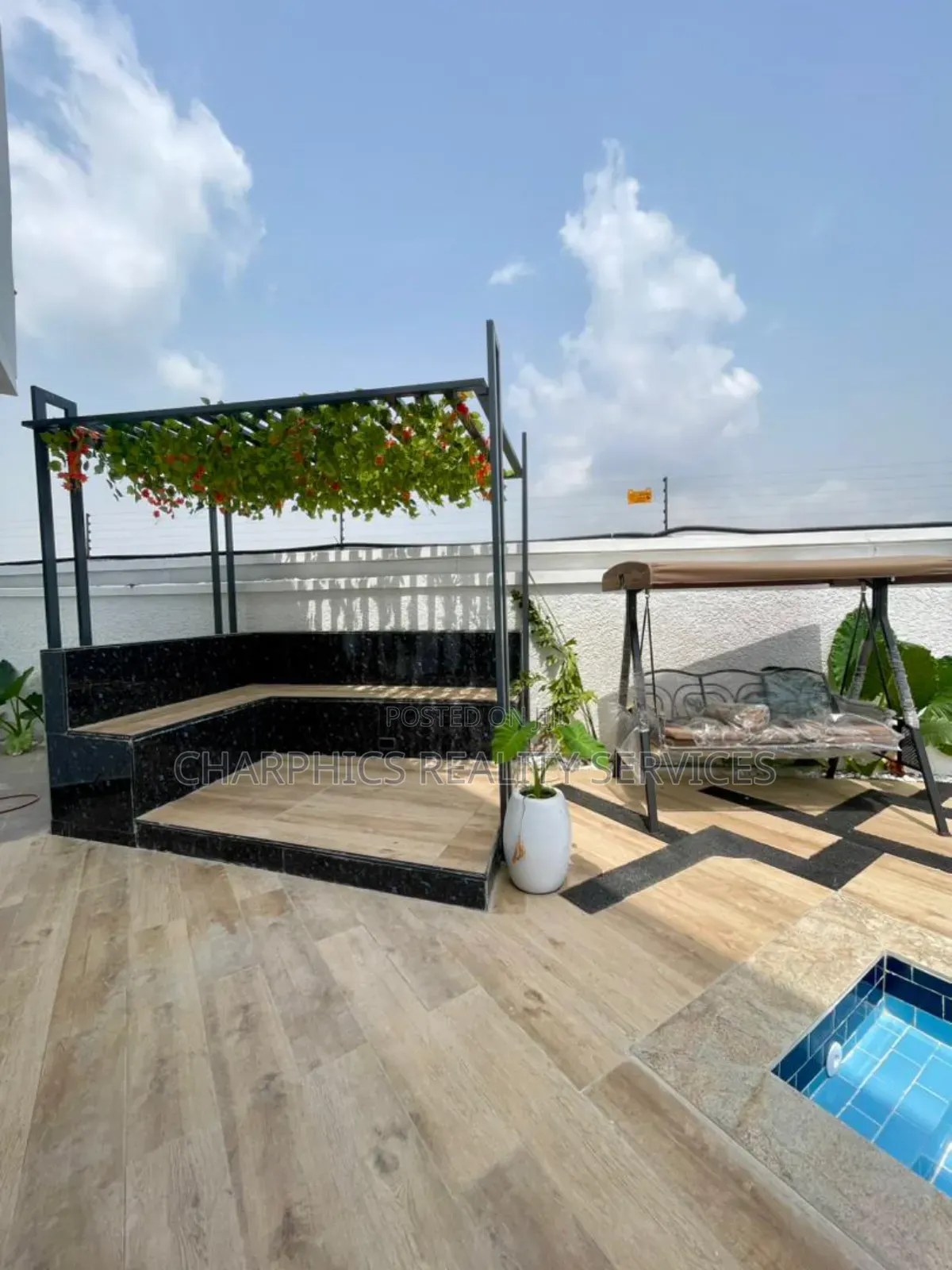 5bdrm Duplex in Chevron for sale in Chevron
