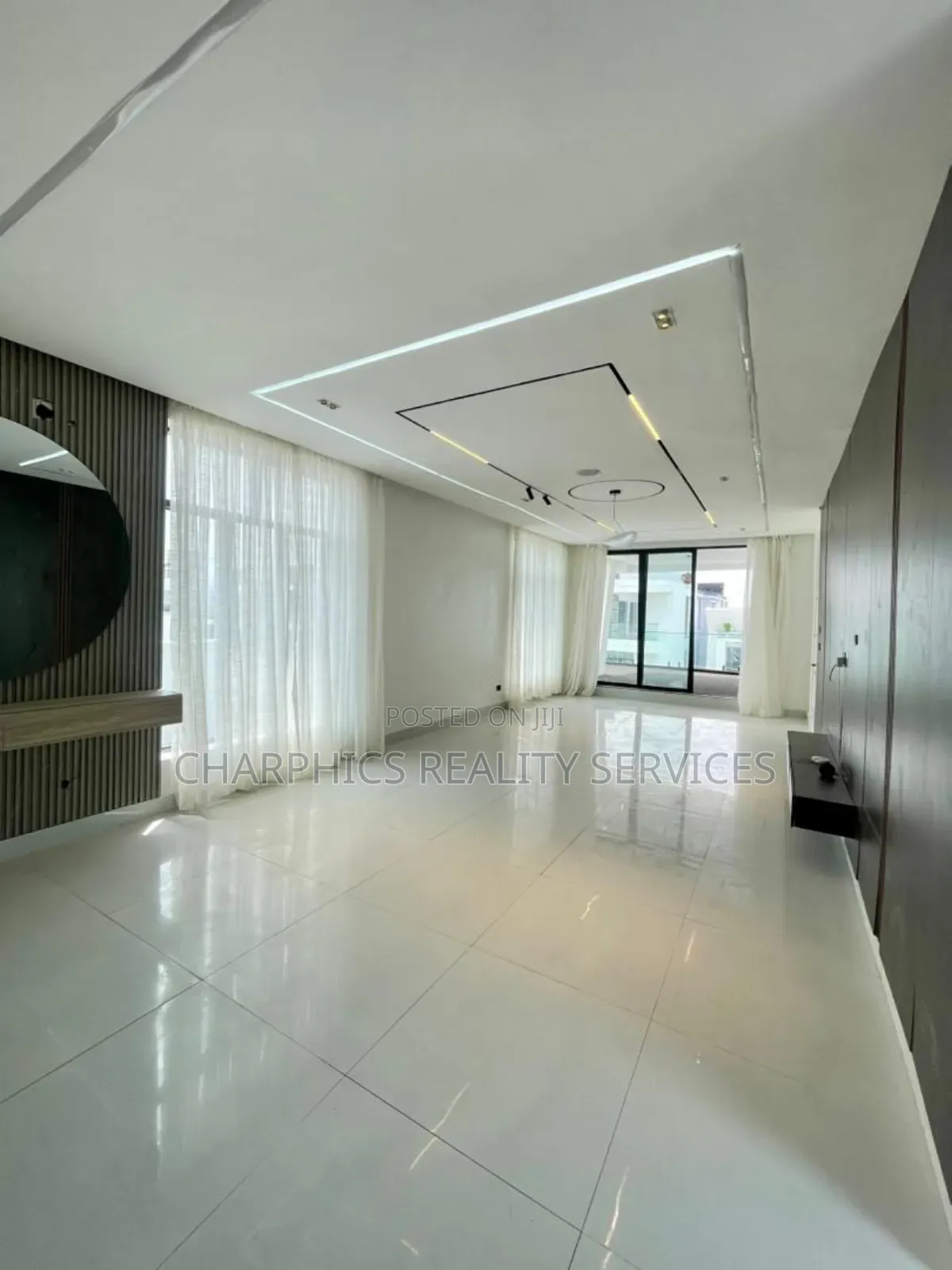 5bdrm Duplex in Chevron for sale in Chevron
