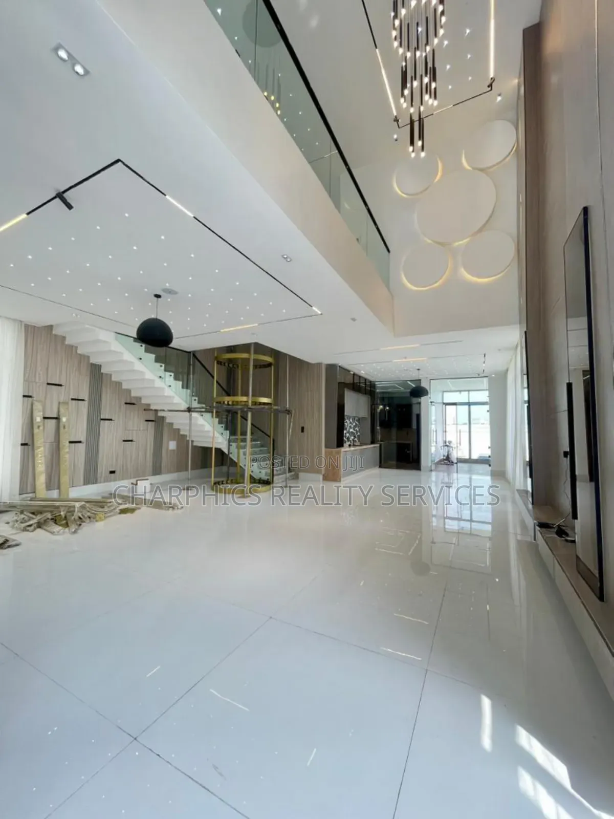 5bdrm Duplex in Chevron for sale in Chevron