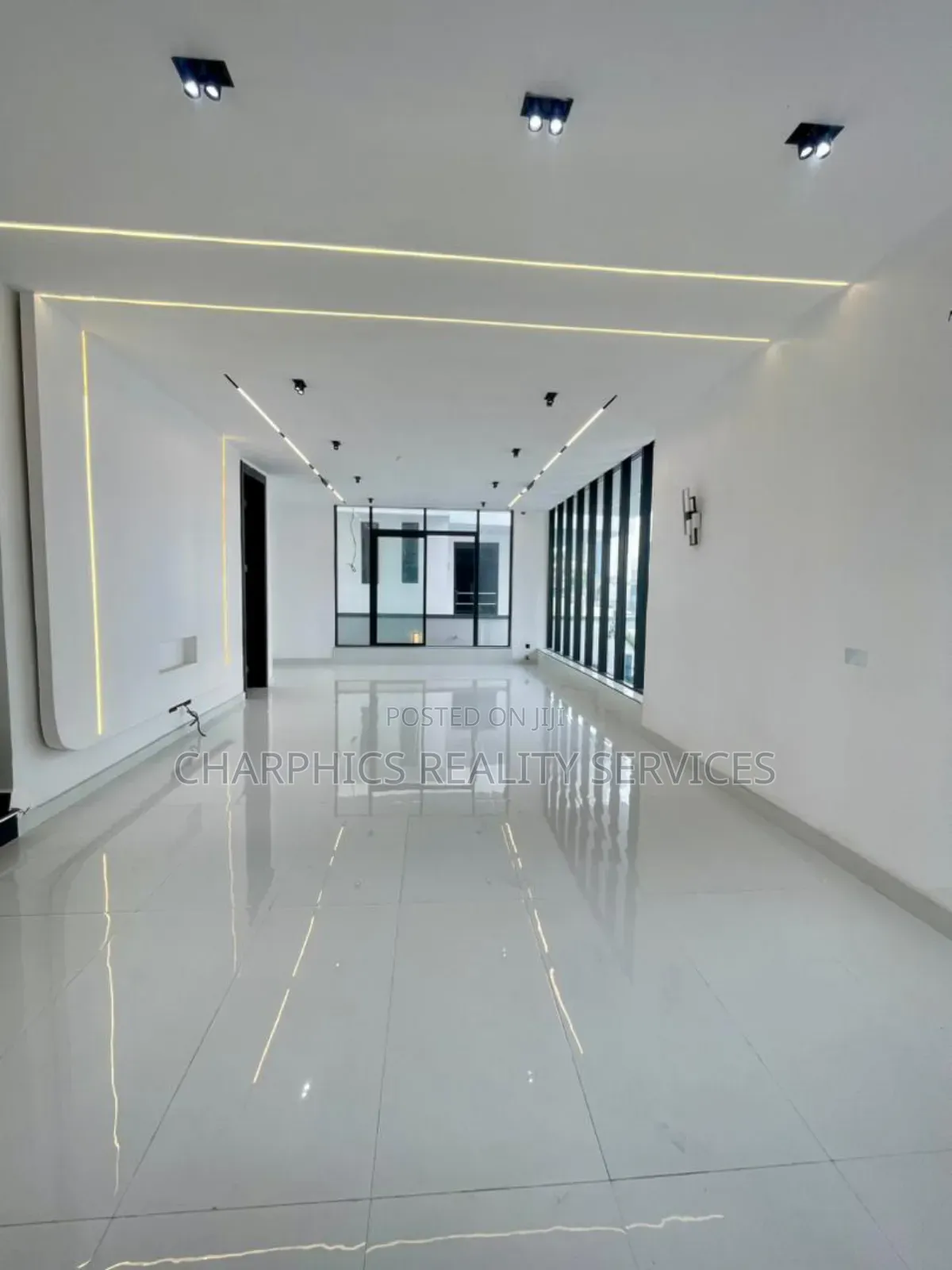 5bdrm Duplex in Chevron for sale in Chevron