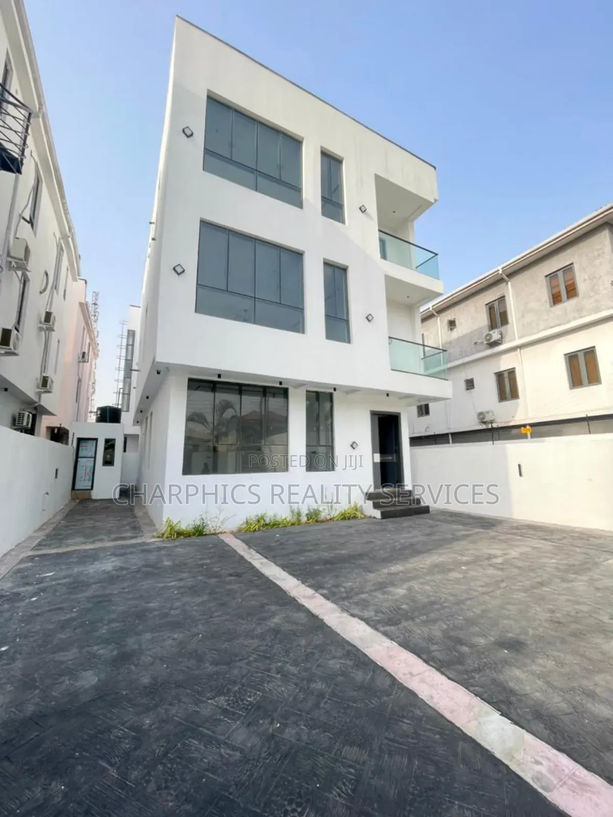5bdrm Duplex in Lekki Phase 1 for sale in Lekki Phase 1