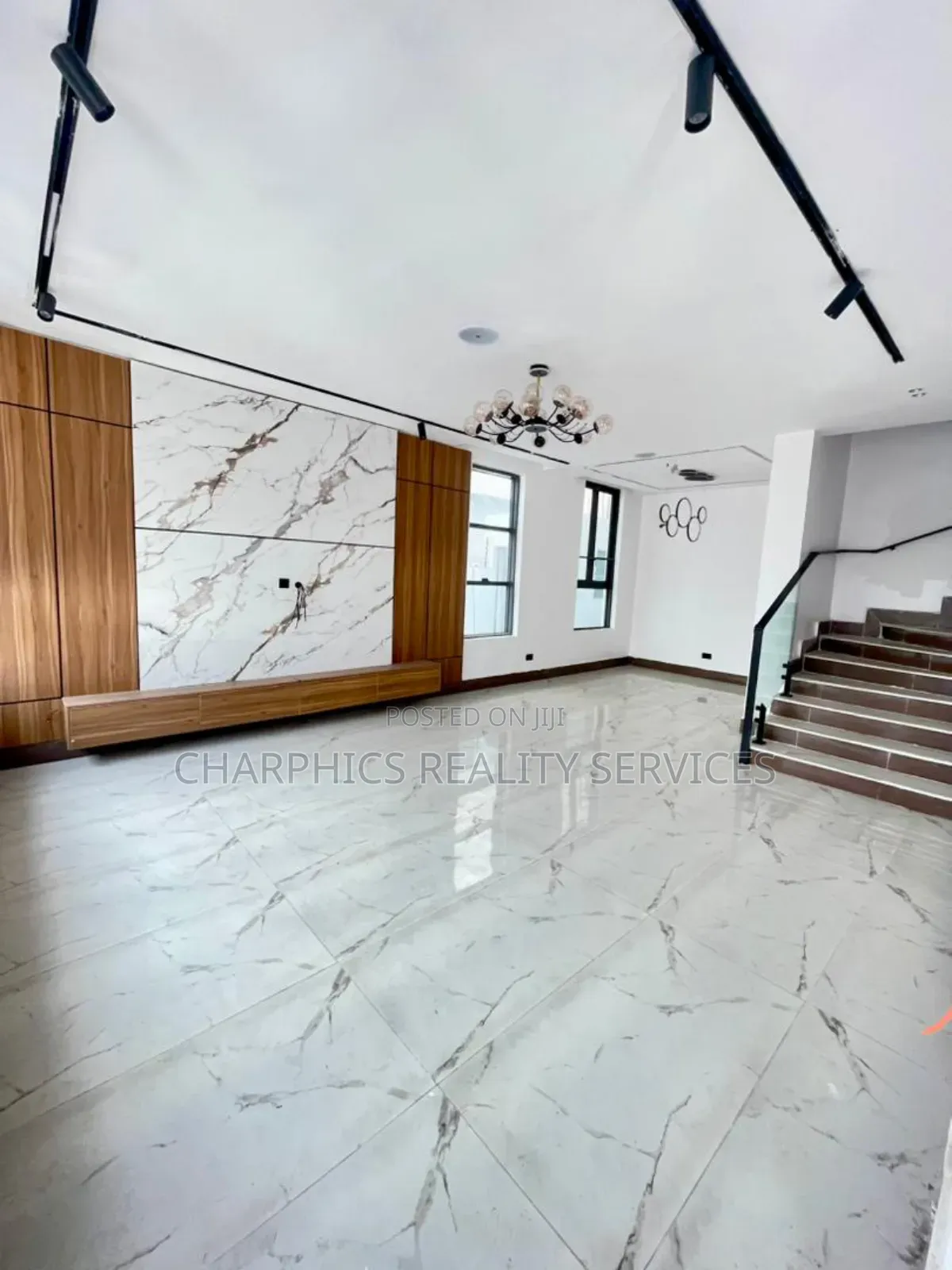 5bdrm Duplex in Lekki Phase 1 for sale in Lekki Phase 1