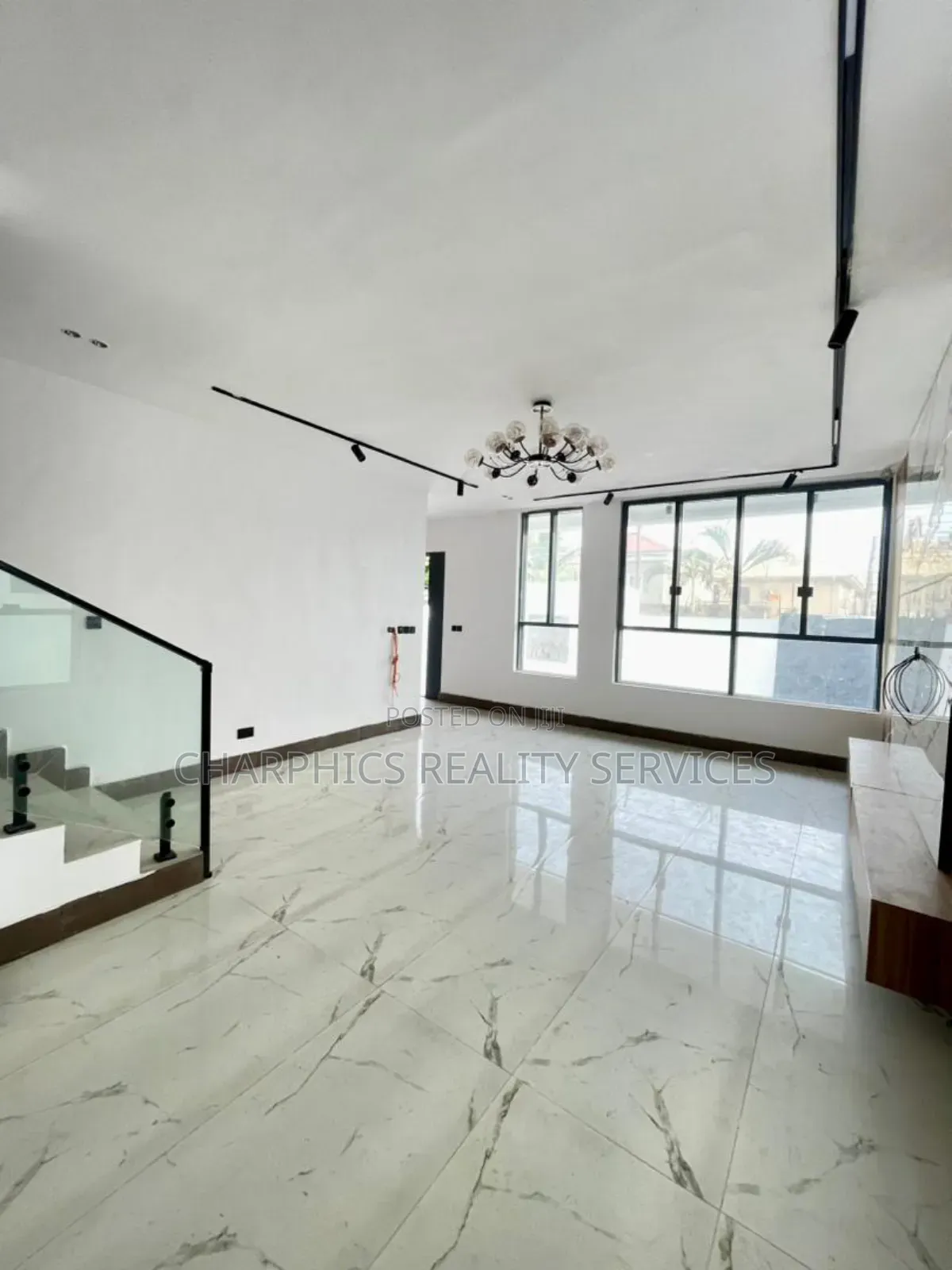5bdrm Duplex in Lekki Phase 1 for sale in Lekki Phase 1