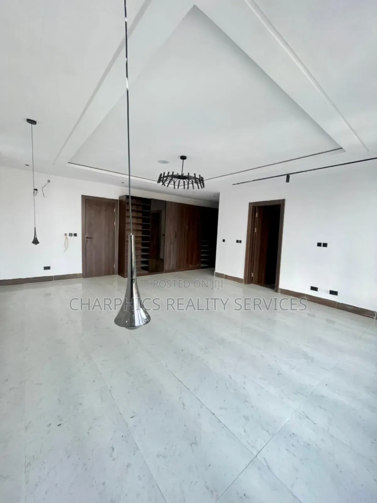 5bdrm Duplex in Lekki Phase 1 for sale in Lekki Phase 1