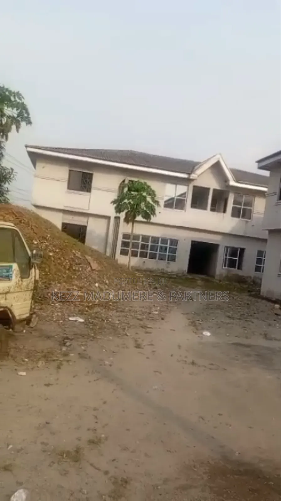 For Sale: Uncompleted 42 Rooms on 4 1⁄2 Plots at Woji, Ph in Woji