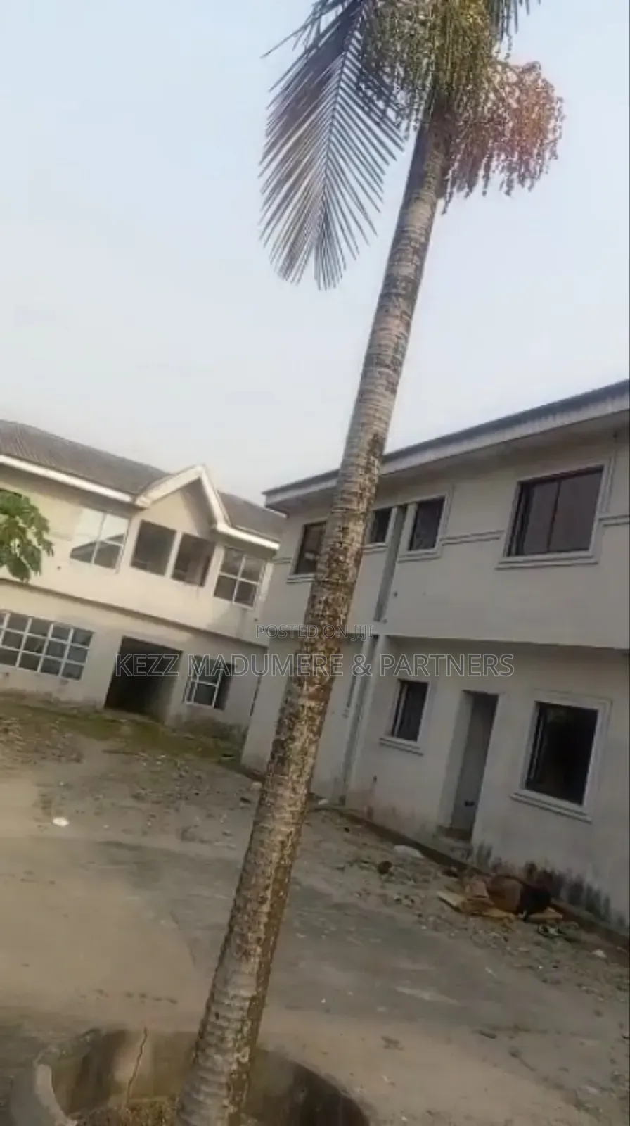 For Sale: Uncompleted 42 Rooms on 4 1⁄2 Plots at Woji, Ph in Woji