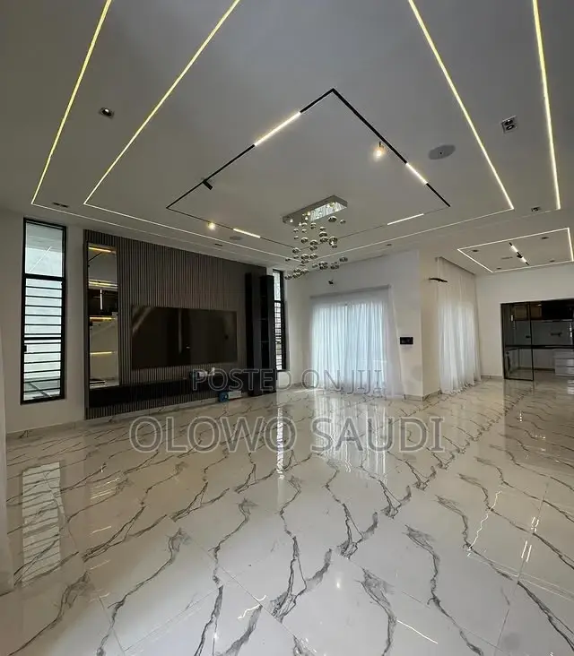 5bdrm Duplex in Chevron for sale in Chevron
