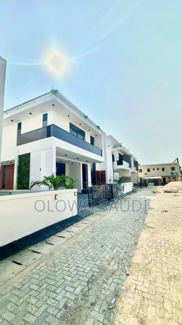 5bdrm Duplex in Chevron for sale in Chevron