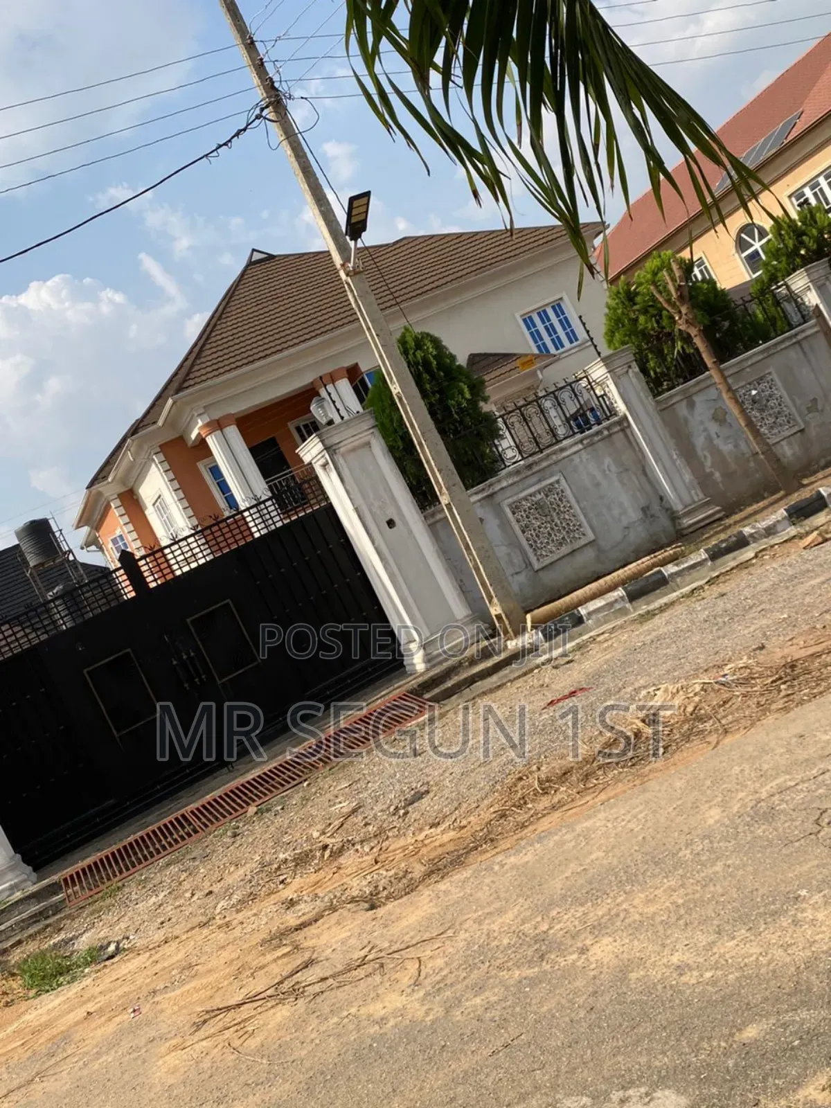 5bdrm Duplex in Progressive Estate for sale in Oluyole Estate
