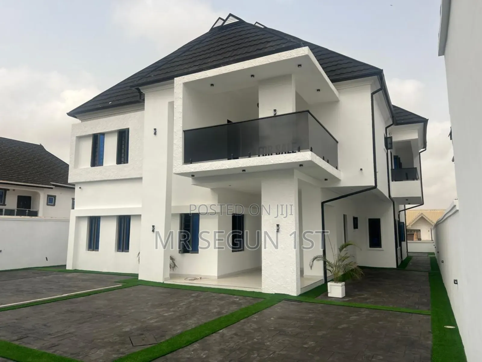 12bdrm Duplex in Oluyole Estate for sale in Oluyole Estate