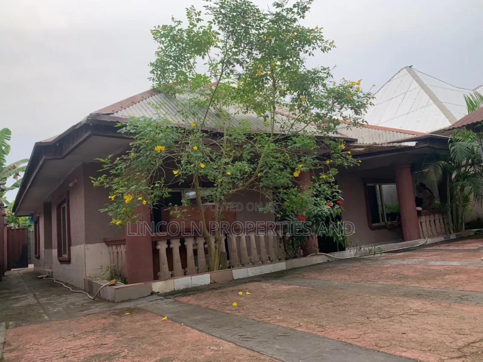 5bdrm Bungalow in Oron Road, Heart Of for sale in Uyo