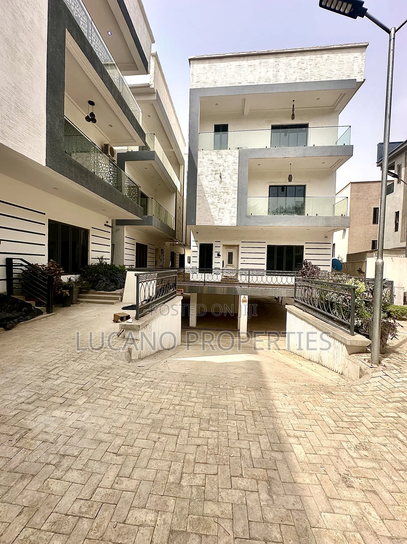 5bdrm Duplex in Utako District for sale in Utako
