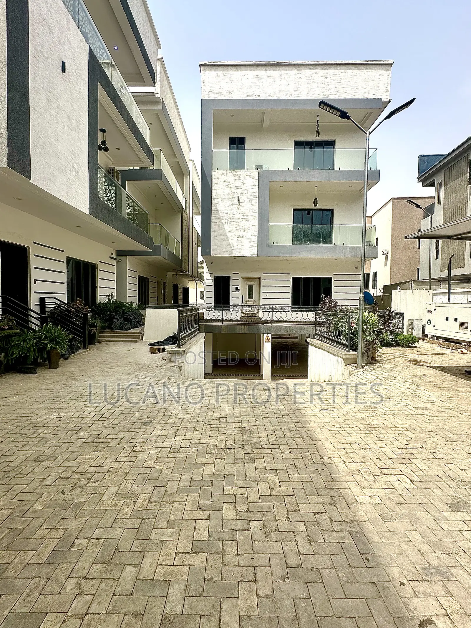 5bdrm Duplex in Utako District for sale in Utako