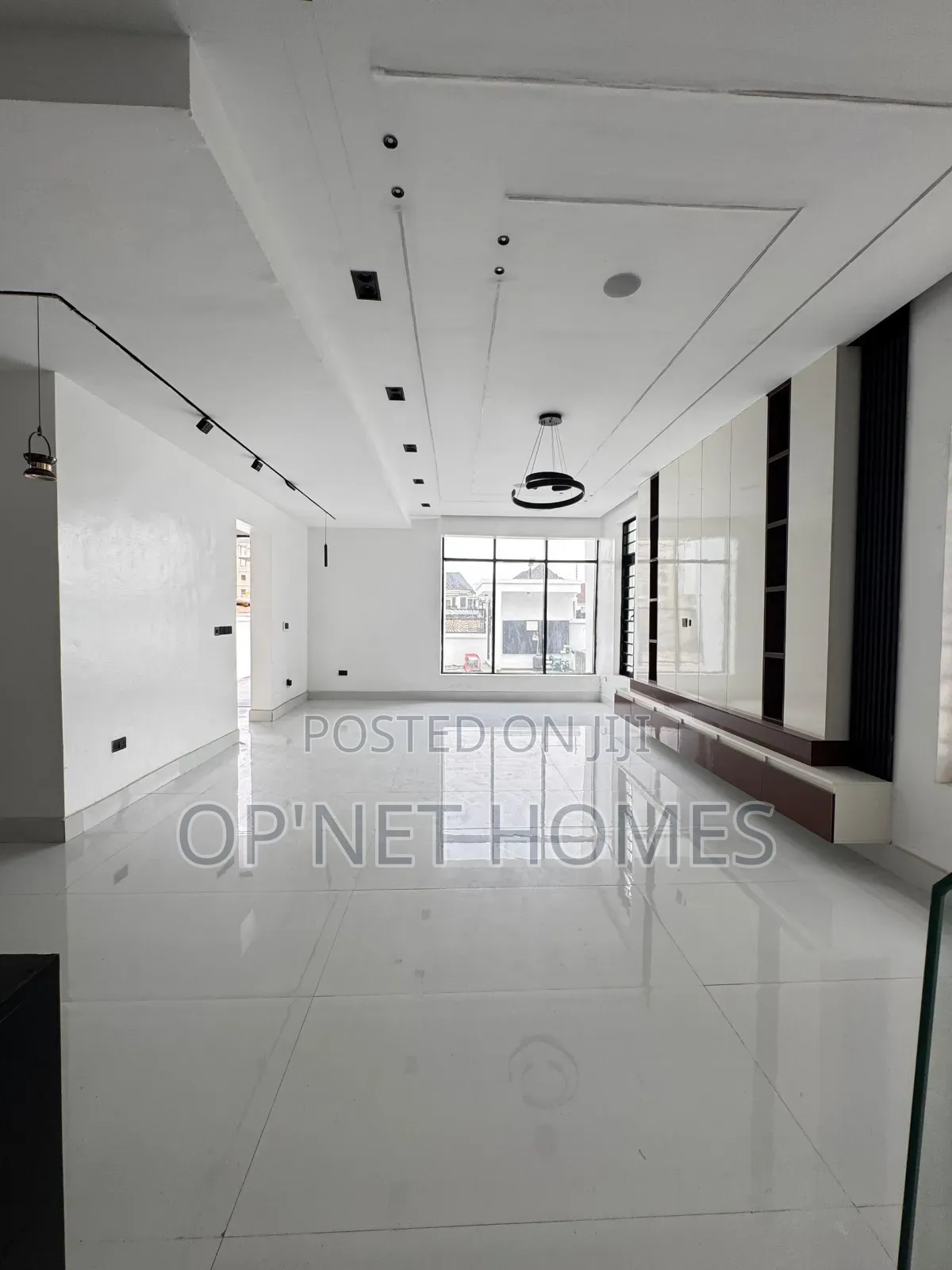 5bdrm Duplex in Lekki Expressway for sale in Lekki Expressway
