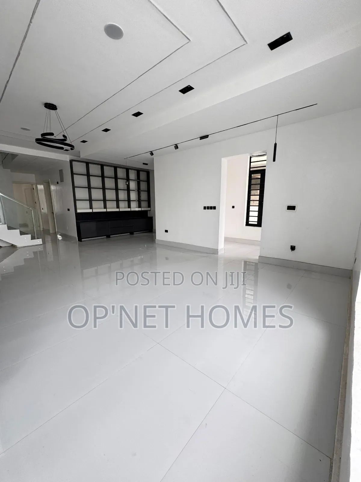 5bdrm Duplex in Lekki Expressway for sale in Lekki Expressway