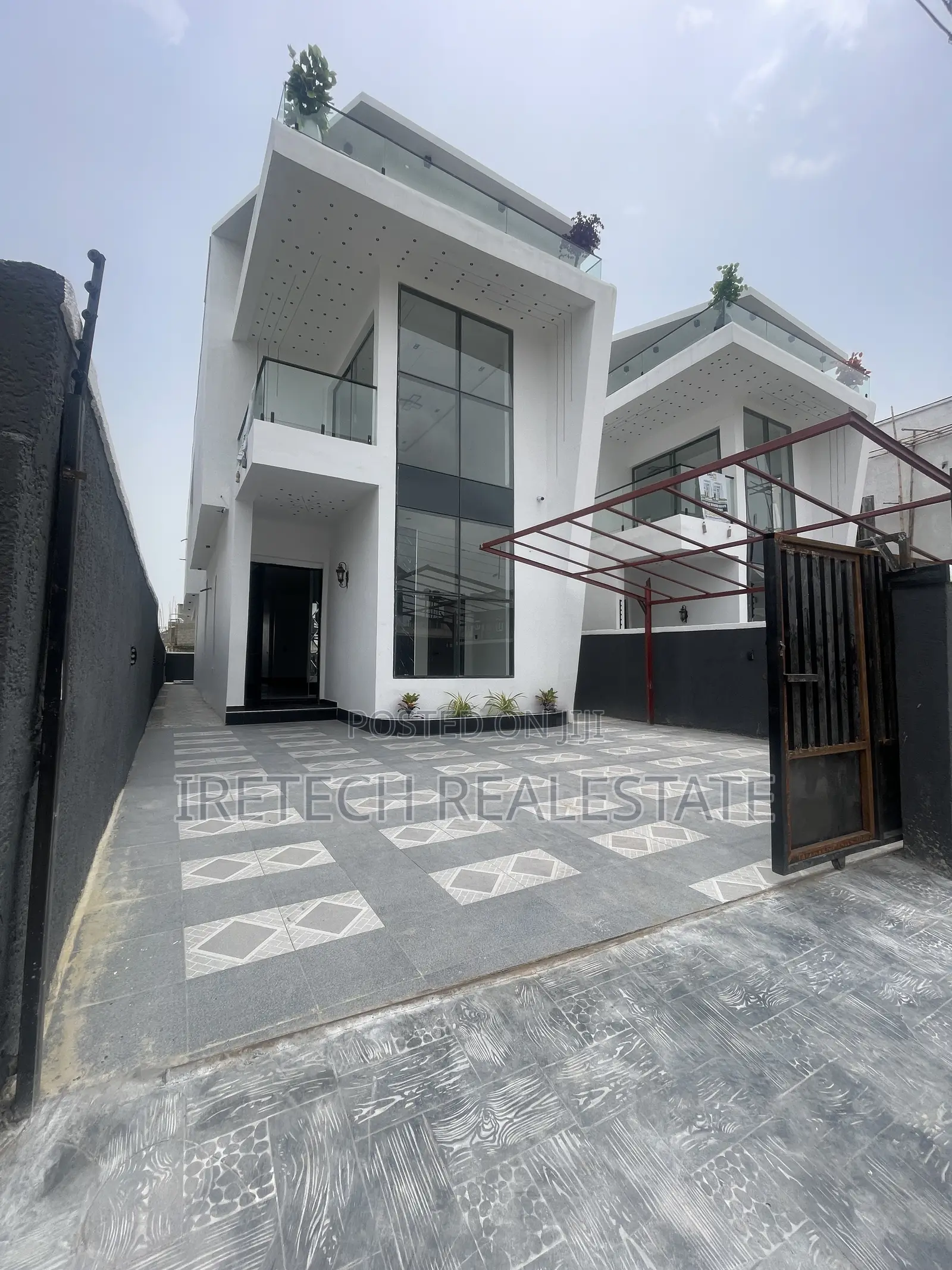 5bdrm Duplex in Ajah By Skymall, Off Lekki-Epe Expressway for sale in Off Lekki-Epe Expressway