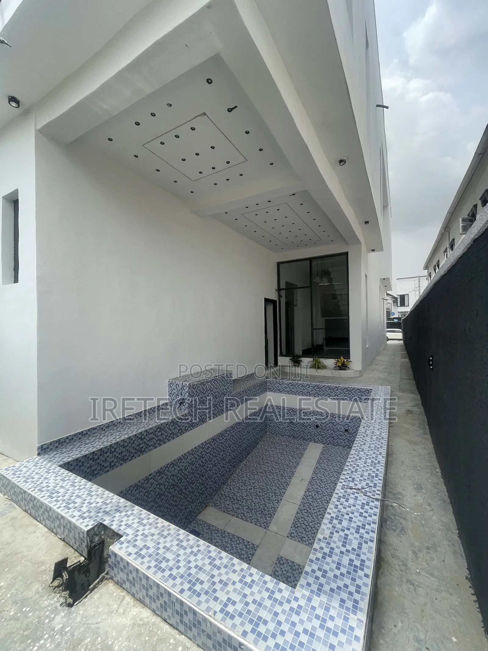 5bdrm Duplex in Ajah By Skymall, Off Lekki-Epe Expressway for sale in Off Lekki-Epe Expressway