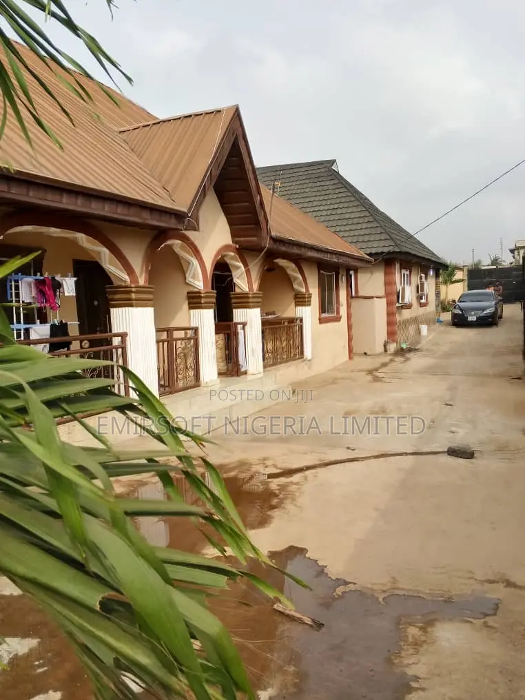 6bdrm Bungalow in Alakia for sale in Alakia