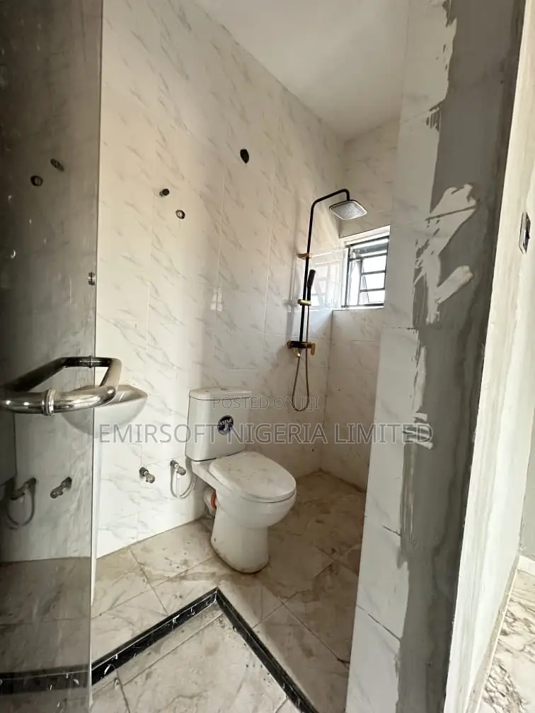3bdrm Block of Flats in Olapade Estate, Ologuneru for rent in Ologuneru