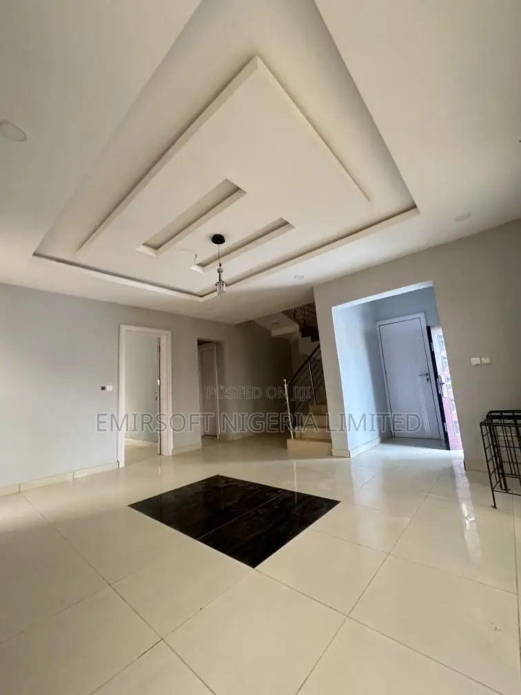 Furnished 4bdrm Duplex in Jericho for sale in Jericho