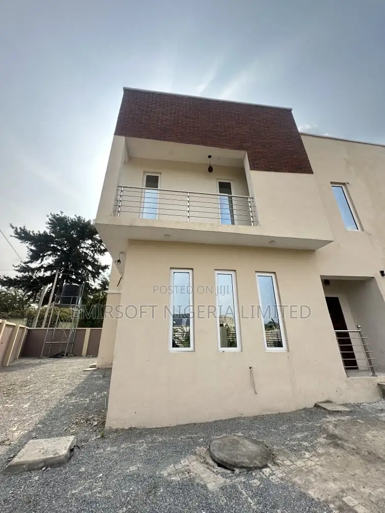 Furnished 4bdrm Duplex in Jericho for sale in Jericho
