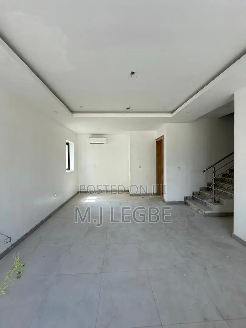 4bdrm Duplex in Osapa, Lekki for rent in Lekki