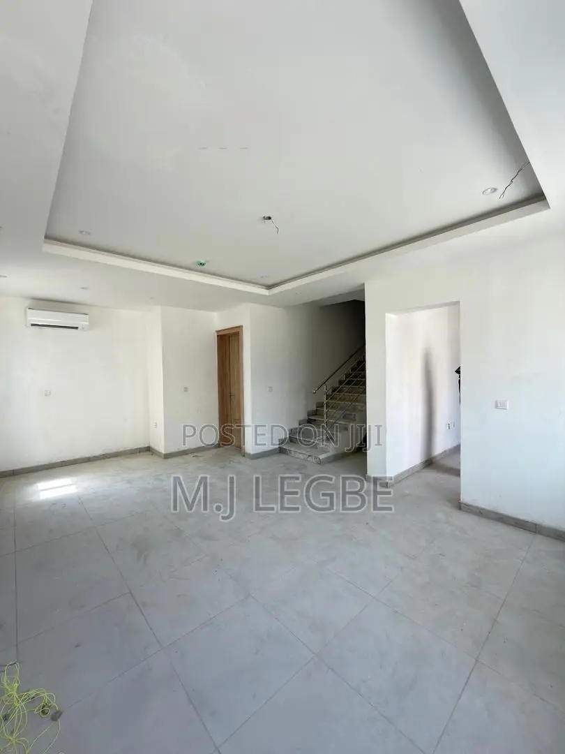4bdrm Duplex in Osapa, Lekki for rent in Lekki